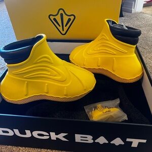 Duck Boat Yellow Sneakers